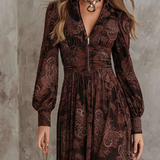Ariane | Paisley Maxi Ruha – Derékkiemelő, Nőies Fazon